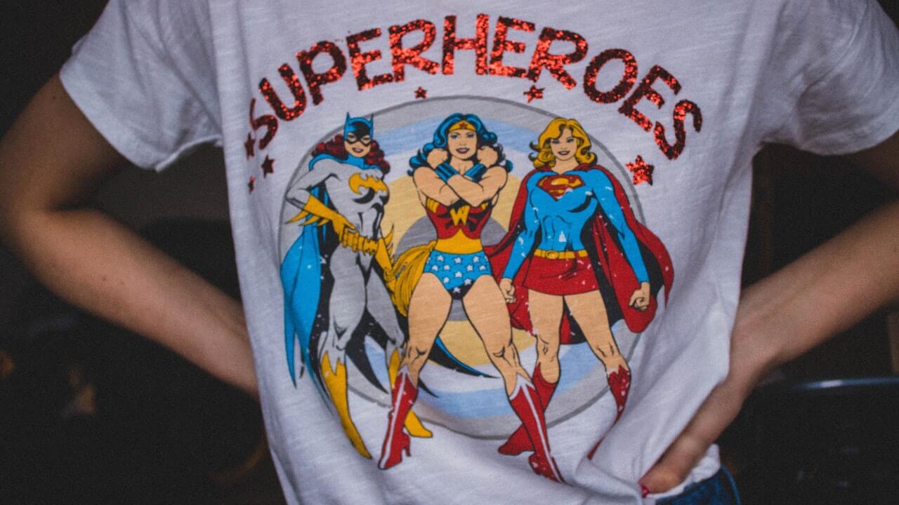 Camiseta Estampada com Heróis