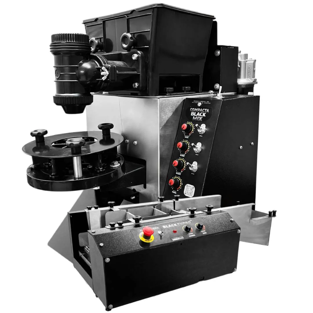 Máquina de Fazer Salgados Compacta Black Mix + Empanadeira Black Turbo 250G