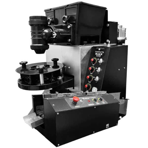 Máquina de Fazer Salgados Compacta Black Mix + Empanadeira Black Turbo 120G