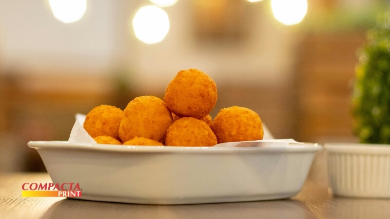 Produção de salgados em escala o que muda na rotina